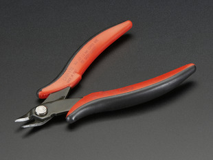 Red and black diagonal flush cutters